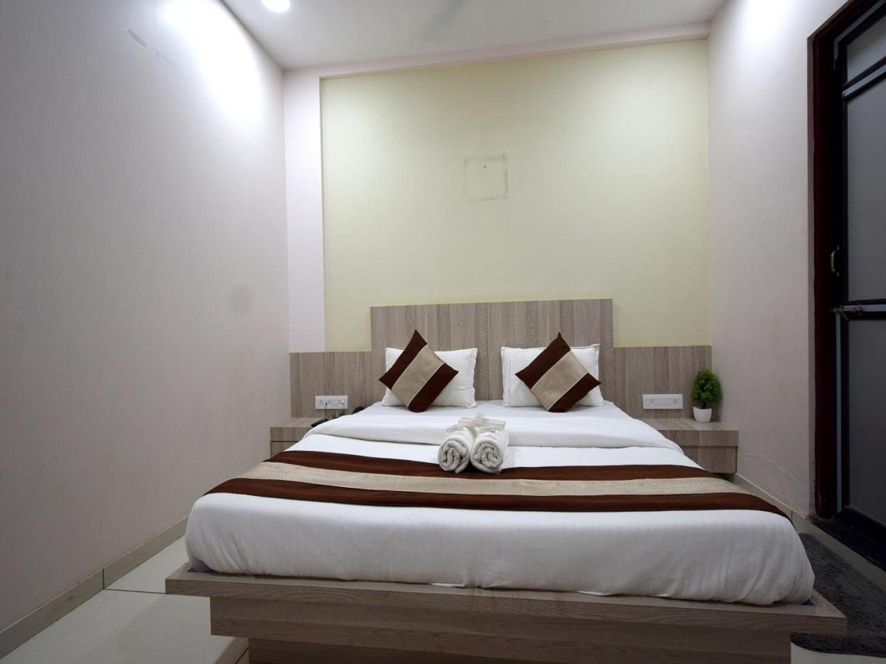 Hotel Embassy Kalol Kültér fotó