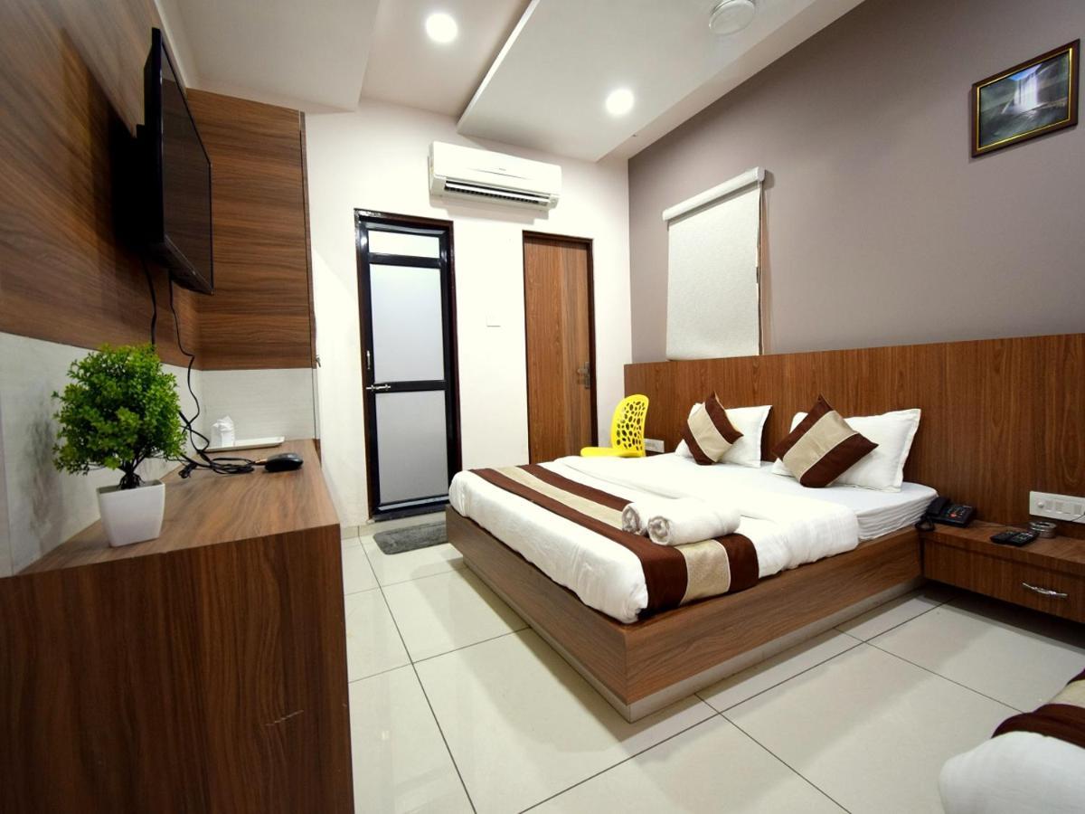 Hotel Embassy Kalol Kültér fotó