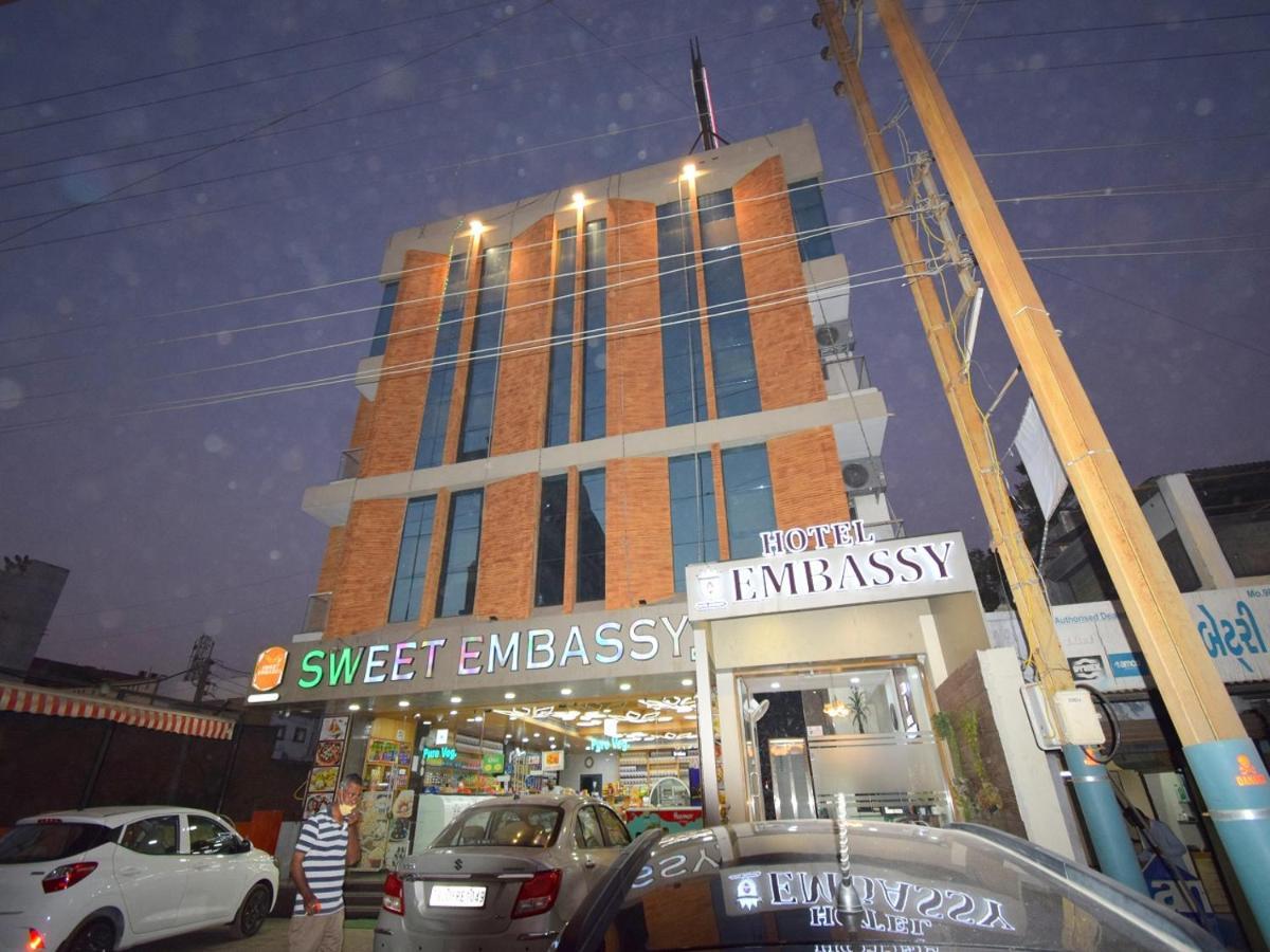 Hotel Embassy Kalol Kültér fotó