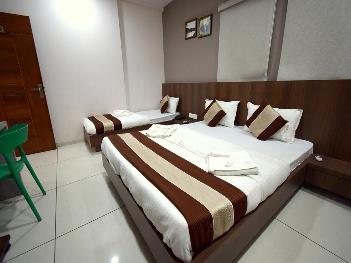 Hotel Embassy Kalol Kültér fotó
