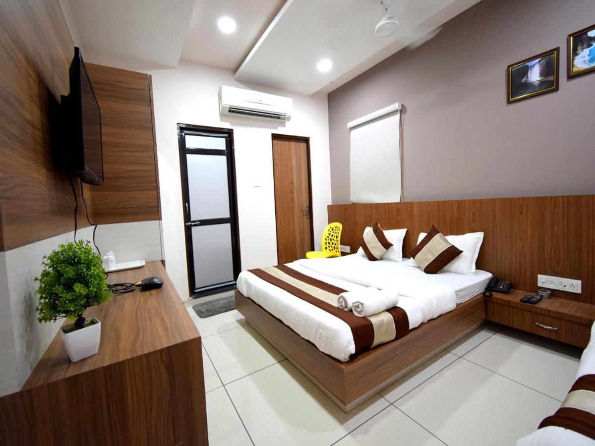 Hotel Embassy Kalol Kültér fotó